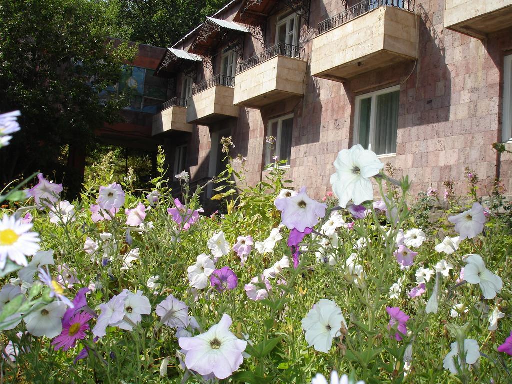 Hotel Дом Писателей Цахкадзора Exteriér fotografie